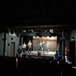 Curso de Oratoria I – Trimestral (12 semanas)<br><small>Construye las bases para hablar con seguridad, naturalidad y presencia</small>